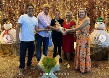 Prefeito Zé Martins e primeira dama Vania Ribeiro apadrinham a tradicional Queima de Palhinhas em Bequimão