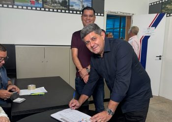 Prefeito de Matinha, Nilton Everton participa da votação da nova Mesa Diretora da FAMEM