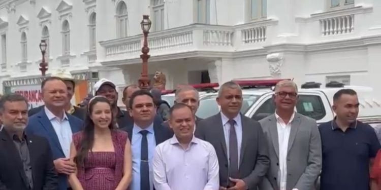 Prefeito Zé Martins celebra aquisição de nova viatura de polícia para Bequimão