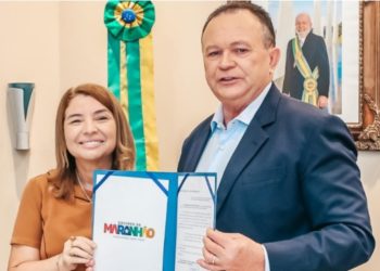 Iracema Vale participa da assinatura de MP que reajusta salário dos professores da educação básica Governador Carlos Brandão