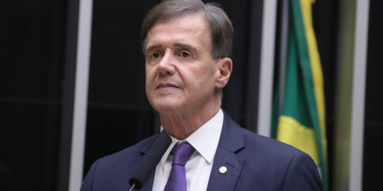 Aluisio Mendes sai em defesa de Iracema Vale em discurso na Câmara Federal