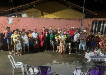 Vereadora Fátima Araújo recebe reivindicações de moradores do bairro Pirapora