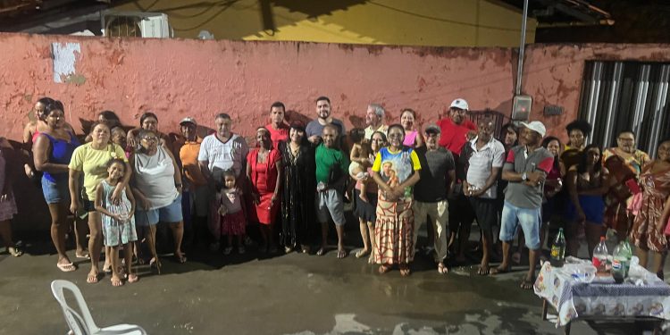 Vereadora Fátima Araújo recebe reivindicações de moradores do bairro Pirapora