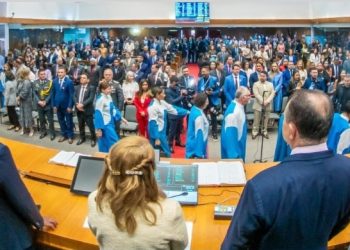 Parlamentares falam sobre expectativas para o novo ano legislativo Os deputados participaram do ato solene de abertura dos trabalhos na manhã desta segunda-feira (3)