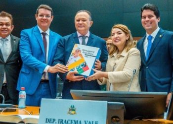 Carlos Brandão apresenta perspectivas de novos investimentos durante entrega da Mensagem Governamental à Alema