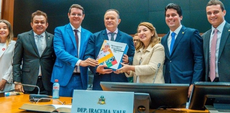 Carlos Brandão apresenta perspectivas de novos investimentos durante entrega da Mensagem Governamental à Alema