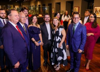 Iracema Vale prestigia cerimônia de lançamento do selo em comemoração aos 40 anos da redemocratização