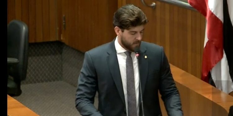 Davi Brandão enquadra Othelino Neto em discurso e faz convite para visitarem obras do governo