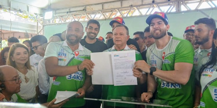 Carlos Brandão e Roberto Costa entregam pavimentação da Estrada do Leite e anunciam construção do Parque de Exposições durante mega evento realizado em Bacabal