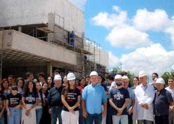 Em São Luís, Brandão realiza vistoria técnica no prédio de Medicina da Uema e anuncia projeto de lei destinando 50% das vagas para alunos de escola pública.