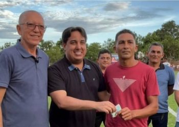 Em Milagres, prefeito Zé Augusto abre campeonato municipal de futebol. 