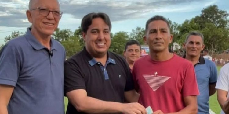 Em Milagres, prefeito Zé Augusto abre campeonato municipal de futebol. 