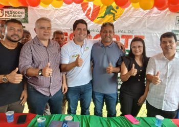 Prefeito Toca Serra comemora nova fase de desenvolvimento com assinatura de ordem de serviço do Complexo Esportivo em Pedro do Rosário