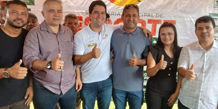 Prefeito Toca Serra comemora nova fase de desenvolvimento com assinatura de ordem de serviço do Complexo Esportivo em Pedro do Rosário