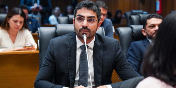 Florêncio Neto rebate oposicionistas e apela por fim da “obsessão” em citar o nome do ministro Flávio Dino