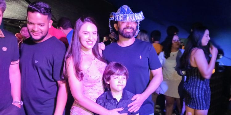 Encerramento do São João de Peritoró 2025 reúne multidão e consagra evento como um dos maiores da região com o grande show de Matheus Fernandes