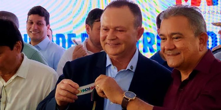 Prefeito Aldo Lopes recebe nova ambulância do governo do Estado e reforça sistema de Saúde em Cururupu