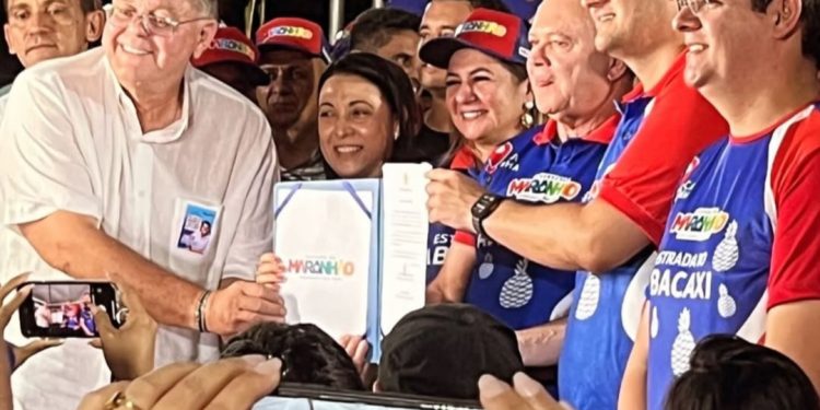 Abertura do Festival do Abacaxi 2025 atrai multidão e movimenta São Domingos do Maranhão com a presença do governador Carlos Brandao e de Orleans Brandão