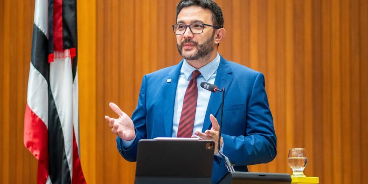 Yglésio aponta incoerência nos discursos de deputados dinistas na Assembleia