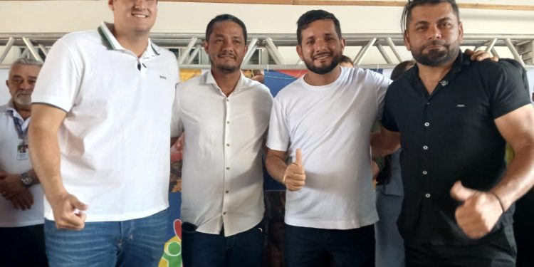 Em Centro Novo do Maranhão, Orleans Brandão e Júnior Garimpeiro entregam 758 cartões do programa Maranhão Livre da Fome e anunciam novas obras para o município