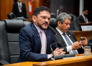 “É amor ou amizade?”, questiona Cláudio Cunha sobre insistentes reclamações de deputados dinistas ao governo