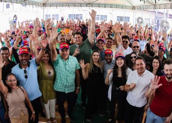 Em Santa Helena, governo entrega mais benefícios à população