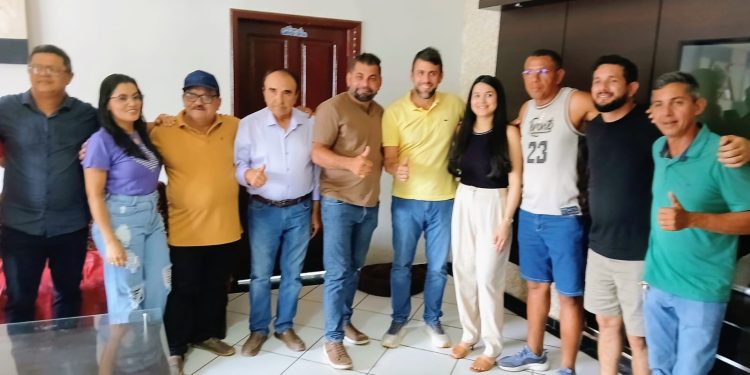 PREFEITO JÚNIOR GARIMPEIRO RECEBE AUTORIDADES PARA VISTORIA DE OBRAS DURANTE A PROGRAMAÇÃO DOS 31 ANOS DE CENTRO NOVO DO MARANHÃO