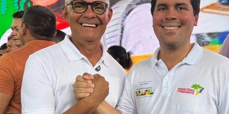 Prefeito Zé Martins participa de lançamento do programa “Estou Conectado” em Pinheiro