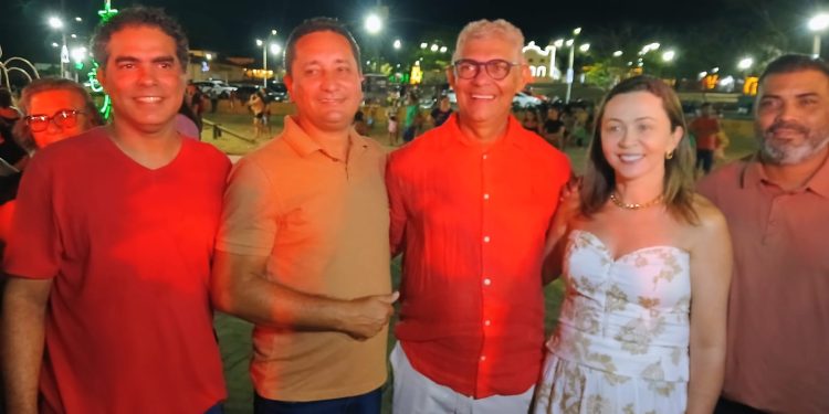 Prefeito Zé Martins e secretaria de Cultura, em parceria com o governo do Estado, encantam o Litoral Ocidental com o Natal Iluminado de Bequimão