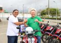 Brandão inicia entrega de motos e kits de trabalho e segurança da primeira fase do Avança Maranhão