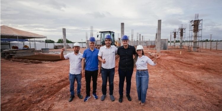 ORLEANS BRANDÃO VISTORIA OBRAS DE CONSTRUÇÃO DO NOVO TERMINAL RODOVIÁRIO DE ROSÁRIO.