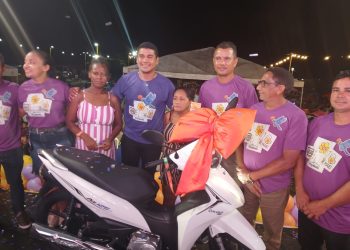 Prefeito Gilson Lima realiza Festa das Mães em Presidente Sarney com entrega de casa, moto e centenas de prêmios
