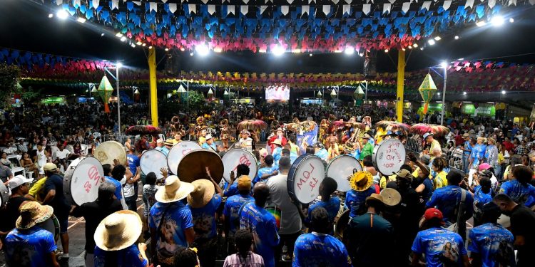 Cultura e tradição marcam penúltima noite do Arraial da Assembleia