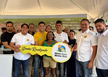 Senador Weverton participa de entregas nas áreas de habitação e saúde em Duque Bacelar, Matões e São Bernardo