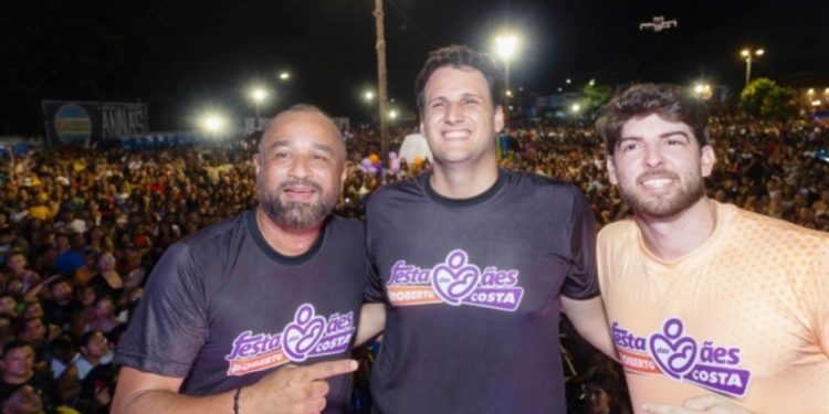 Prefeito Roberto Costa reúne milhares de bacabalenses em Festa das Mães
