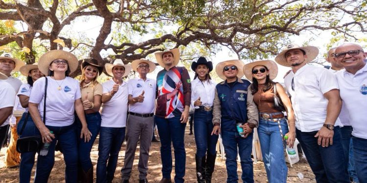 Orleans Brandão participa da abertura da 47ª ExpoAgra e prestigia tradicional cavalgada em Grajaú