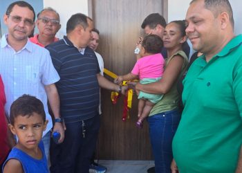Prefeito Enoque Mota assina ordem de serviço para recuperação de 51 km de estradas vicinais em Pastos Bons