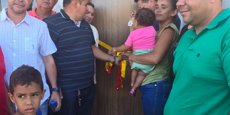 Prefeito Enoque Mota assina ordem de serviço para recuperação de 51 km de estradas vicinais em Pastos Bons