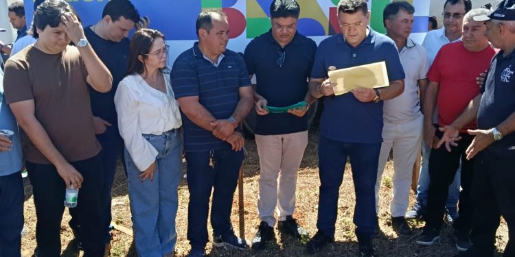 Prefeito Enoque Mota entrega primeira etapa de casas populares e beneficia 45 famílias em Pastos Bons