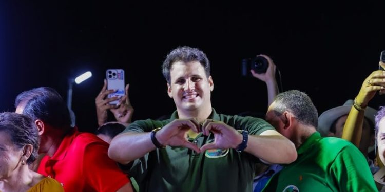 São Mateus – Em mega arrastão com mais de 15 mil pessoas, Orleans Brandão lança candidatura e afirma confiança na vitória no primeiro turno
