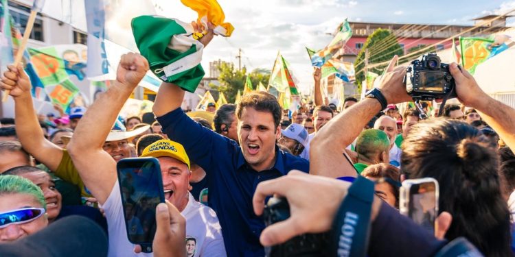 Imperatriz vai às ruas em arrastão gigante e mostra mais uma vez favoritismo de Orleans Brandão na Região Tocantina
