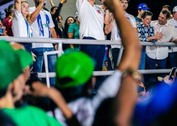 Em Bacabal, “Arrastão da Vitória” com time de Roberto Costa reúne multidão em apoio a Orleans Brandão
