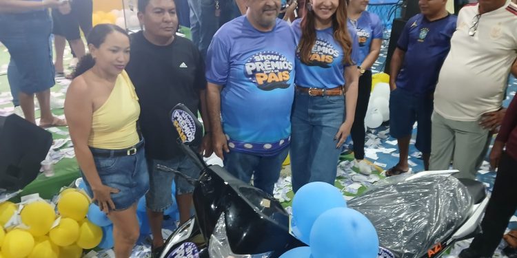 Em Mata Roma, prefeito Besaliel celebra Dia dos Pais fora de época com grande festa e entrega de prêmios
