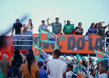 Orleans Brandão leva multidão e transforma ruas de Olinda Nova em grande demonstração de força na Baixada