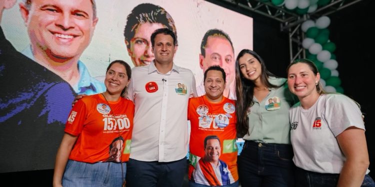 Orleans Brandão fortalece parceria com Marlon Botão e mobiliza apoiadores em encontro lotado na Vila Embratel